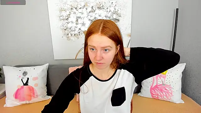 Snapshot of Evarey_ chatting on 11/11/25, 05:18 Evarey online show from 11/11/25, 05:18