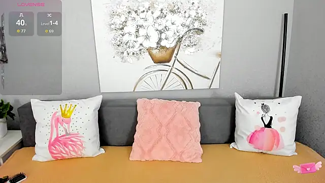 Snapshot of Evarey_ chatting on 11/19/25, 05:29 Evarey online show from 11/19/25, 05:29