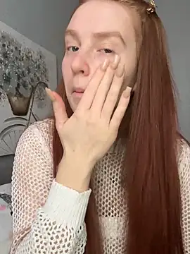 Snapshot of Evarey_ chatting on 11/24/25, 06:24 Evarey online show from 11/24/25, 06:24