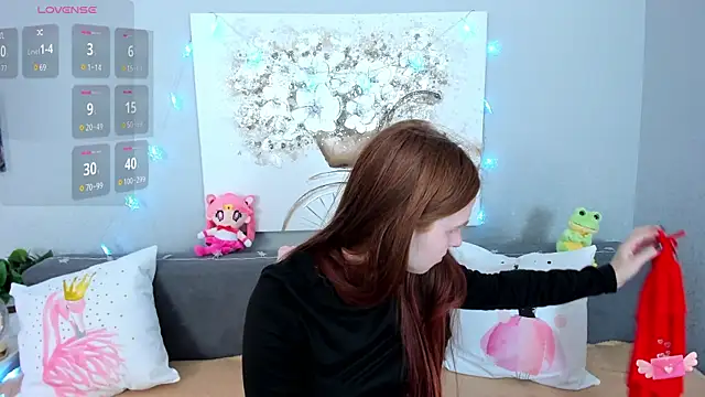 Snapshot of Evarey_ chatting on 12/19/25, 06:31 Evarey online show from 12/19/25, 06:31