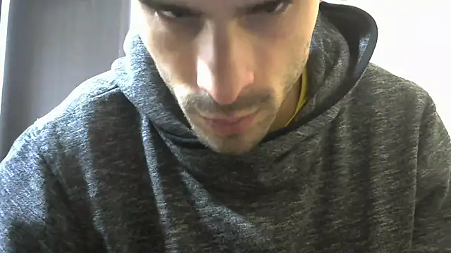 Snapshot of MakabulaAndrey chatting on 11/15/25, 08:00 MakabulaAndrey online show from 11/15/25, 08:00