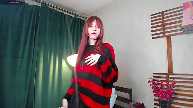 Snapshot of _LucyStars_ chatting on 10/16/25, 01:23  LucyStars  online show from 10/16/25, 01:23