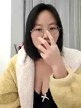 Snapshot of nini10052025 chatting on 10/28/25, 01:36 nini10052025 online show from 10/28/25, 01:36