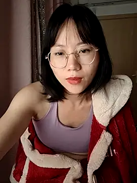 Snapshot of nini10052025 chatting on 11/11/25, 01:44 nini10052025 online show from 11/11/25, 01:44