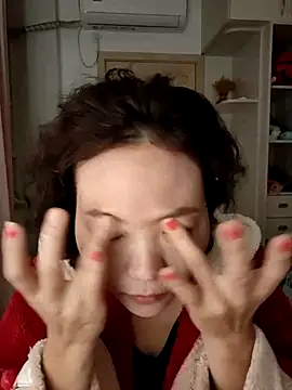 Snapshot of nini10052025 chatting on 11/18/25, 04:22 nini10052025 online show from 11/18/25, 04:22