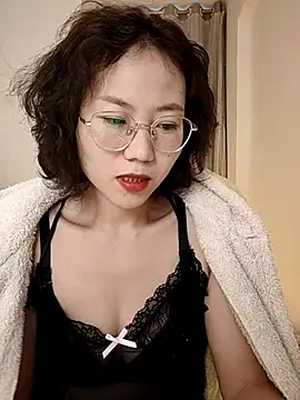 Snapshot of nini10052025 chatting on 11/20/25, 01:28 nini10052025 online show from 11/20/25, 01:28