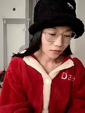 Snapshot of nini10052025 chatting on 11/26/25, 04:46 nini10052025 online show from 11/26/25, 04:46