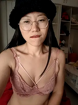 Snapshot of nini10052025 chatting on 11/26/25, 04:52 nini10052025 online show from 11/26/25, 04:52