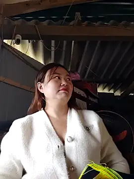 Snapshot of pi-pi-00 chatting on 12/16/25, 02:16 pi-pi-00 online show from 12/16/25, 02:16