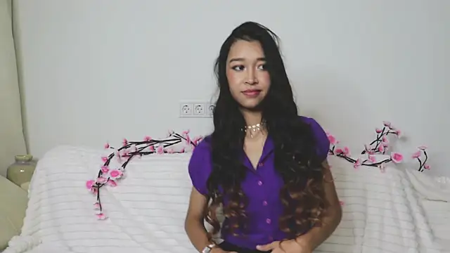 Snapshot of SelinaLukas chatting on 10/12/25, 04:06 SelinaLukas online show from 10/12/25, 04:06