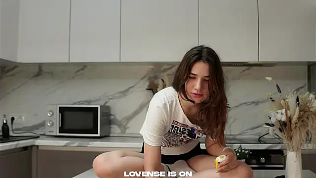 Snapshot of AmmieGerber chatting on 10/28/25, 01:20 AmmieGerber online show from 10/28/25, 01:20