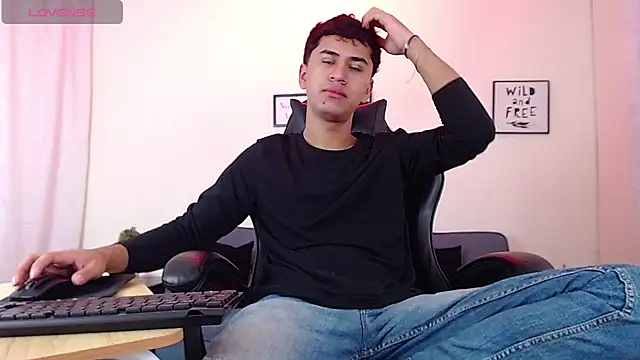 Snapshot of Alancum7 chatting on 06/19/26, 01:26 Alancum7 online show from 06/19/26, 01:26