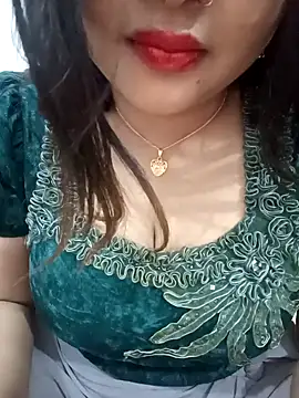 Snapshot of Beauty_Queen_Soniya chatting on 11/24/25, 04:18 Beauty Queen Soniya online show from 11/24/25, 04:18