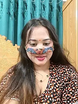 Snapshot of Beauty_Queen_Soniya chatting on 05/15/26, 07:59 Beauty Queen Soniya online show from 05/15/26, 07:59