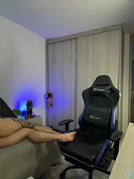 Dave-Max01 online show from 11/26/25, 02:56