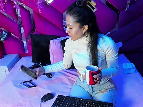 Snapshot of Gisell_Squirt_ chatting on 11/13/25, 12:15 Gisell Squirt online show from 11/13/25, 12:15