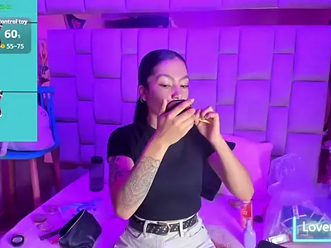 Snapshot of Gisell_Squirt_ chatting on 11/20/25, 12:27 Gisell Squirt online show from 11/20/25, 12:27