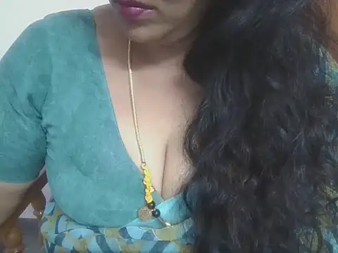 Snapshot of Tamil_Divyaa chatting on 10/14/25, 08:15 Tamil Divyaa online show from 10/14/25, 08:15