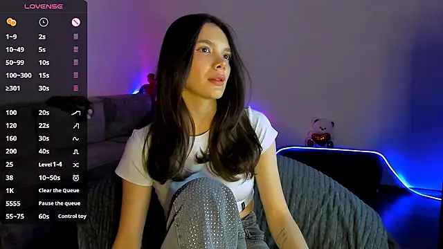 Snapshot of LeanaWILL chatting on 11/07/25, 05:35 LeanaWILL online show from 11/07/25, 05:35