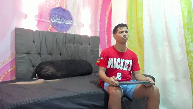 Raphael LatinBoy online show from 10/14/25, 03:07