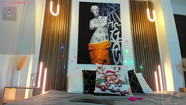 Snapshot of Kitty_Bombon chatting on 12/14/25, 08:02 Kitty Bombon online show from 12/14/25, 08:02