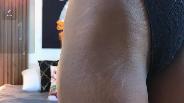 Snapshot of Kitty_Bombon chatting on 12/15/25, 08:57 Kitty Bombon online show from 12/15/25, 08:57