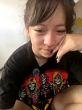 Snapshot of Damara_Rolands- chatting on 10/23/25, 06:17 Damara Rolands- online show from 10/23/25, 06:17