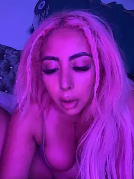 Snapshot of zara_bellexx chatting on 10/30/25, 05:13 zara bellexx online show from 10/30/25, 05:13