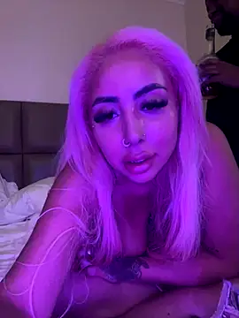 Snapshot of zara_bellexx chatting on 11/27/25, 08:05 zara bellexx online show from 11/27/25, 08:05