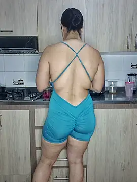 karla-bruni online show from 10/28/25, 10:19