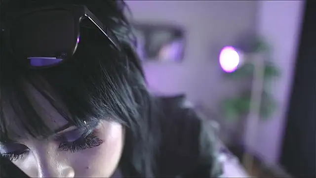 Snapshot of Bayonetta_doll chatting on 10/29/25, 08:43 Bayonetta doll online show from 10/29/25, 08:43