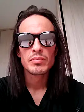 Snapshot of Santini001 chatting on 10/11/25, 03:54 Santini001 online show from 10/11/25, 03:54