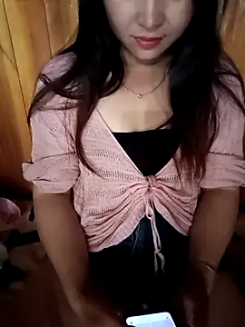 Snapshot of miemie-xx chatting on 10/07/25, 05:37 miemie-xx online show from 10/07/25, 05:37