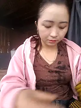 Snapshot of miemie-xx chatting on 10/08/25, 01:58 miemie-xx online show from 10/08/25, 01:58