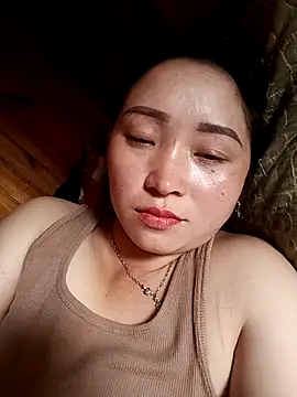 Snapshot of miemie-xx chatting on 10/12/25, 05:39 miemie-xx online show from 10/12/25, 05:39