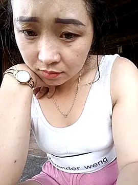 Snapshot of miemie-xx chatting on 10/13/25, 01:05 miemie-xx online show from 10/13/25, 01:05