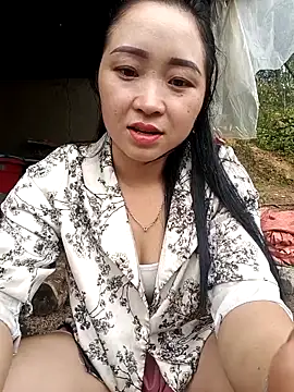 Snapshot of miemie-xx chatting on 10/14/25, 02:01 miemie-xx online show from 10/14/25, 02:01