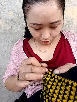 Snapshot of miemie-xx chatting on 10/18/25, 02:03 miemie-xx online show from 10/18/25, 02:03