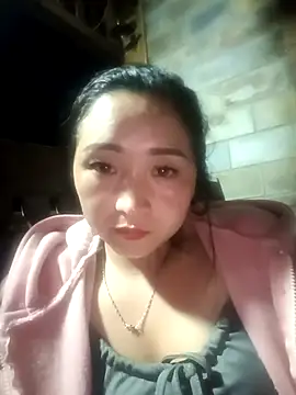 Snapshot of miemie-xx chatting on 10/20/25, 01:11 miemie-xx online show from 10/20/25, 01:11