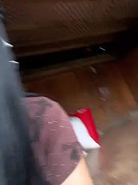 Snapshot of miemie-xx chatting on 10/23/25, 08:02 miemie-xx online show from 10/23/25, 08:02