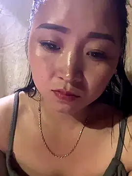 Snapshot of miemie-xx chatting on 10/25/25, 01:18 miemie-xx online show from 10/25/25, 01:18