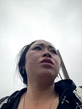 Snapshot of miemie-xx chatting on 10/29/25, 08:05 miemie-xx online show from 10/29/25, 08:05