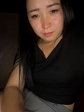 Snapshot of miemie-xx chatting on 11/10/25, 11:42 miemie-xx online show from 11/10/25, 11:42