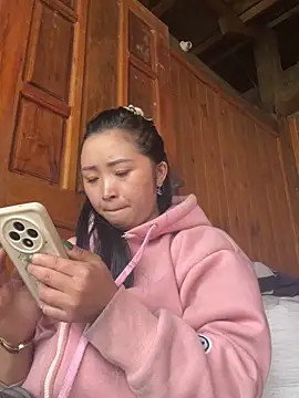 Snapshot of miemie-xx chatting on 11/12/25, 01:39 miemie-xx online show from 11/12/25, 01:39