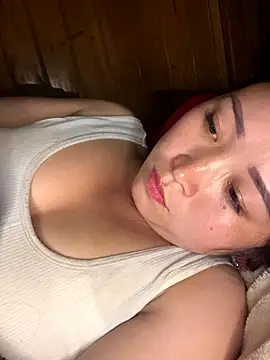 Snapshot of miemie-xx chatting on 11/12/25, 01:44 miemie-xx online show from 11/12/25, 01:44