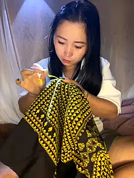 Snapshot of miemie-xx chatting on 11/18/25, 01:22 miemie-xx online show from 11/18/25, 01:22