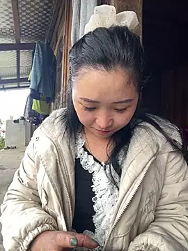 Snapshot of miemie-xx chatting on 11/22/25, 01:26 miemie-xx online show from 11/22/25, 01:26