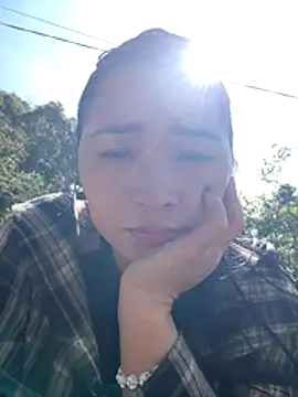 Snapshot of miemie-xx chatting on 11/24/25, 05:51 miemie-xx online show from 11/24/25, 05:51