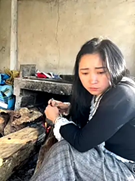 Snapshot of miemie-xx chatting on 11/27/25, 01:18 miemie-xx online show from 11/27/25, 01:18