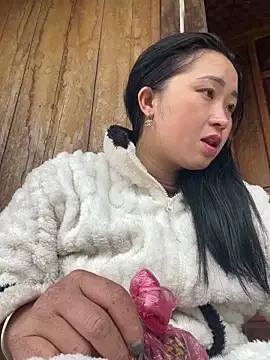 Snapshot of miemie-xx chatting on 12/05/25, 01:36 miemie-xx online show from 12/05/25, 01:36